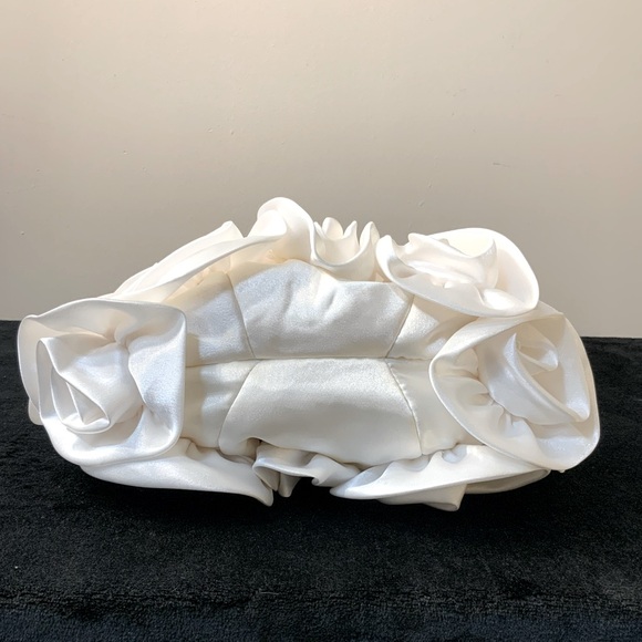 Women’s White Satin Floral Handbag - Picture 5 of 12